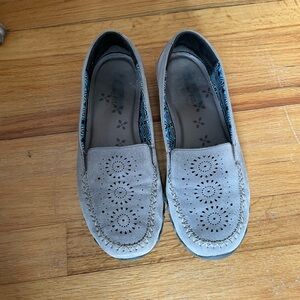 Skechers Loafers in grey, size 7.5